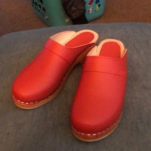 Maguba Brick Orange Clogs Size 37